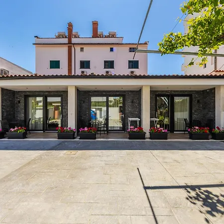 Eldo Paradise Apartment *